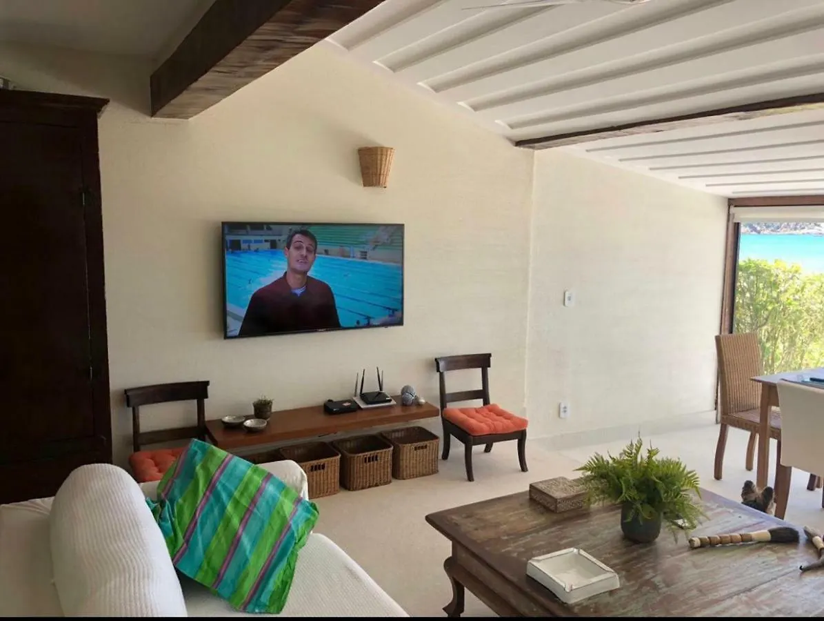 Casa Pe Na Areia: Beachfront Retreat in Búzios